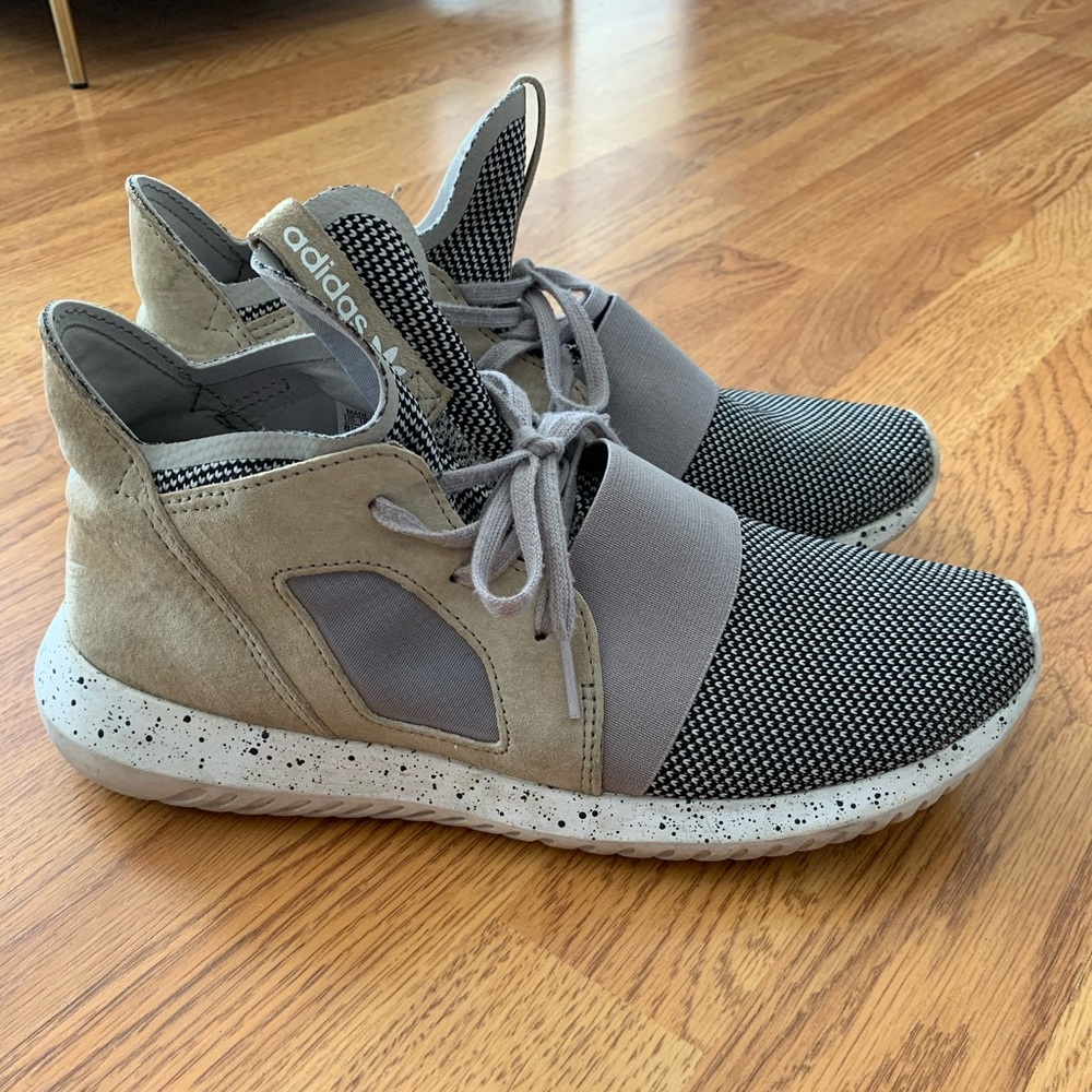 Adidas Tubular Sneakers in Grey
